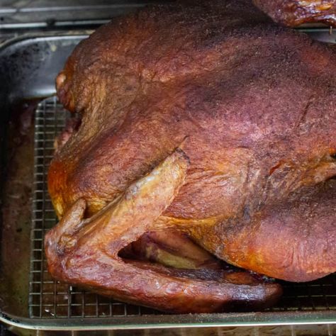 Cook Turkey In Roaster, Grill A Turkey, Webber Bbq, Grill Turkey, Rhubarb Pies, Turkey Bbq, Grilled Turkey Recipes, Griddle Ideas, Turkey Rub Recipes