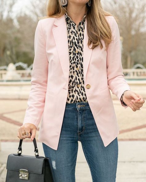 Pink Blazer Outfit, Work Outfits Frauen, Blazer Outfits Casual, Blazer Outfits For Women, Blazer Outfit, Summer Work Outfits, Outfit Jeans, Pink Blazer, Casual Clothes