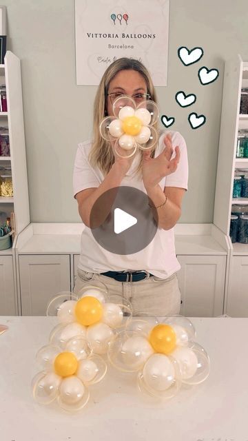 Carla Romina Finali | Decoración con globos on Instagram: "A ver mis Reinas, que aquí se trata de ser sinceras, reconozco que ayer fue el fiestón de mi amores y vaya fiestón …total que hoy te prometo que lo que menos estoy es fresca como una margarita 🫣 Ps. Y que nadie me quite lo bailao 🙌🏻🌟💃🏼  @tk_balloon_takarakosan   #Vittoriaballoons oficial  #vittoriaballoonsbarcelona  #globosbarcelona  #globusbarcelona  #barcelonaballoons  #balloons #decoracionesconglobosbarcelona #barcelonaglobos #globosespaña" Daisy Baby Shower, Daisy Party, April 15, Instagram A, Projects To Try, Balloons, Daisy, Baby Shower, Shower