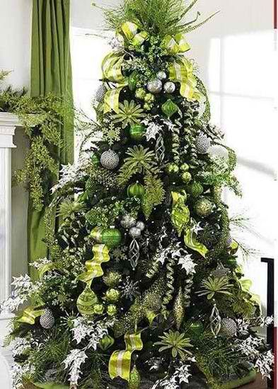 When Christmas comes around, we all look to get the largest and best tree to decorate. However, the decorations are ultimately what makes a successful Christmas tree. Whether you’re looking for gla… Different Christmas Trees, Tree Inspiration, Tree Themes, Silver Christmas Tree, Tree Decorating, Green And Silver, Have Inspiration, Beautiful Christmas Trees, Green Christmas Tree