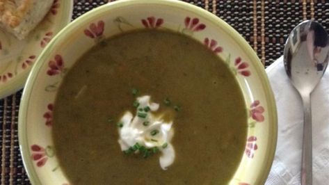 Fresh sorrel leaves wilt into a thick soup flavored with fresh dill, parsley, and garlic in this wonderful soup with old-world Polish flavor. Sorrel Soup, Thick Soup, Best Potato Soup, Potato Bacon Soup, Top Secret Recipes, Creamy Potato Soup, Pureed Soup, Creamy Potato, Most Popular Recipes