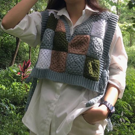 Crochet Vest Styling, Sweater Vest Crochet Pattern Free, Vest Crochet Pattern Free, Sweater Vest Crochet Pattern, Granny Square Sweater Vest, Easy Crochet Vest, Crochet A Vest, Chunky Knit Sweater Pattern, Vest Ideas