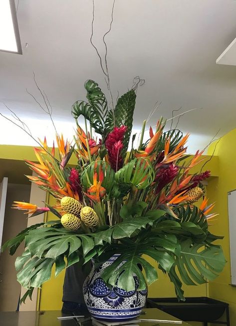 Tropical Floral Arrangements Large, Large Fresh Flower Arrangements, Modern Tropical Floral Arrangements, Monstera Floral Arrangements, Large Tropical Flower Arrangements, Tropical Arrangements Floral Design, Monstera Arrangement, Tropical Flowers Arrangements, Flower Arrangements Tropical