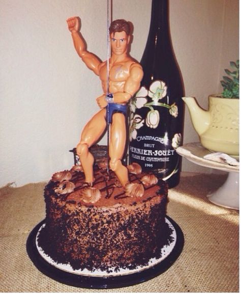 Fun Bachelorette stripper Cake: Borrow your son or nephews G.I joe, strip him naked and place him on any delicious cake. Bam you have a stripper cake, thanks son. Bridal Party Cake, Party Cake Ideas, Hen Party Cakes, Bachelorette Cake, Brides Cake, Funny Birthday Cakes, Bachelorette Party Planning, Hen Night, G I Joe