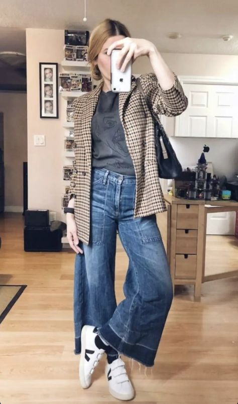 Style Wide Leg Jeans, Wide Leg Jeans Outfit, Legs Outfit, Checkered Blazer, Looks Jeans, Jeans Outfit Winter, Blazer Outfit, Cooler Look, Fashion Weeks