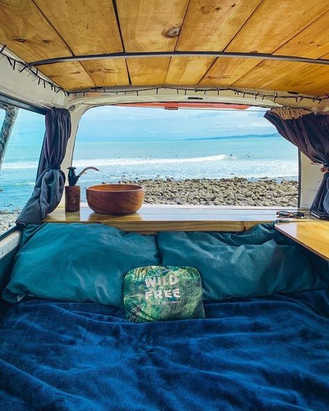 Couples Travelling, Beaches Australia, New Zealand Campervan, Van Life Aesthetic, Living Van, Roadtrip Australia, Paddle Boarding Pictures, Van Travel, Camping Aesthetic