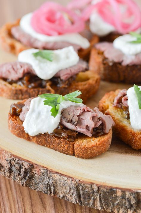 Delicious and savory roast beef crostini with a creamy horseradish sauce – served two ways! These simple crostini appetizers are perfect for holiday entertaining or your next dinner party! #crostini #appetizer #easy Cold Beef Appetizers, Crustini Appetizers Beef, Crustini Appetizers Roast Beef, Roast Beef Appetizers Horseradish, Roast Beef Horseradish Appetizer, Roast Beef Appetizers Cold, Roast Beef Crostini, Sandwich Appetizers, Beef Crostini