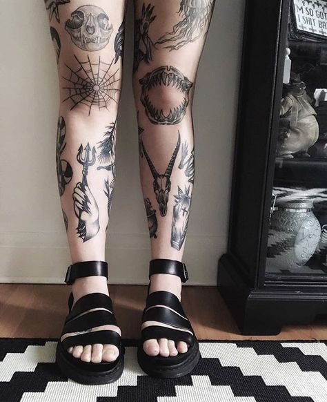 Small Earthy Tattoos, Knee Tattoos, Earthy Tattoos, Tattoos Geometric, Tattoos Women, Knee Tattoo, Cartoon Tattoos, Tattoos Designs, Tattoo Flash Art