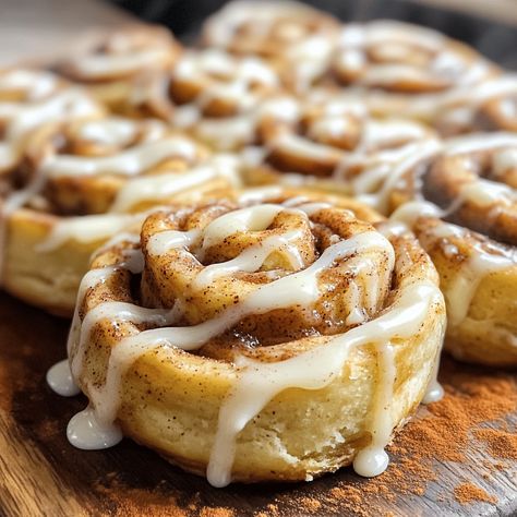 Bisquick Cinnamon Rolls, Fluffy Rolls, Cinnamon Roll Apple Pie, Breakfast Sides, Homemade Pastries, Cinnamon Rolls Recipe, Snacks Recipes, Rolls Recipe, Few Ingredients