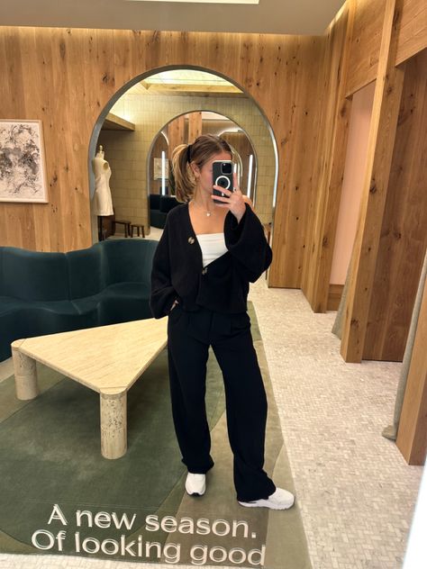 Aritzia Employee Outfit, Aritzia Worker Outfit, Aritzia Style Advisor, Aritzia Effortless Pant Outfit, Aritzia Work Outfit, Aritzia Outfit Winter, Aritzia Outfits, Effortless Pants Aritzia Outfit, Aritzia Outfit