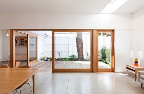 House Eadie by Tribe Studio Sydney House, Big Doors, Sliding Glass Doors, Casa Vintage, Backyard Porch, Casa Exterior, Patio Interior, Outside Living, Architect House