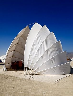 "the chiton", a shell-like collapsible structure at burning man. designed by d'milo hallerberg Temporary Architecture, Membrane Structure, Tensile Structures, Doomsday Prepping, Shelter Design, Black Rock City, Temporary Structures, Tent Design, Structure Architecture