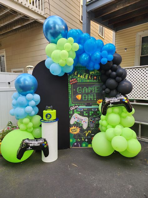 Game is ON.... Green And Black Balloons, Gamers Party Ideas, Xbox Party, Control Game, Party Ballons, Video Game Cakes, Son Birthday, Video Games Birthday Party, Photo Balloons