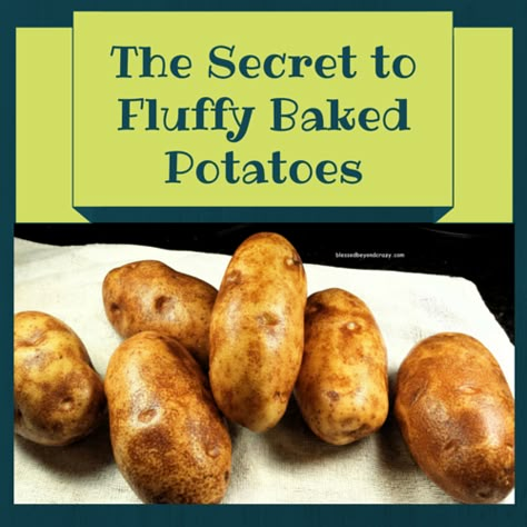 The Secret to Fluffy Baked Potatoes. One super simple trick to having the best restaurant style baked potatoes! Fluffy Baked Potatoes, Baked Potato Bar, Making Baked Potatoes, Potato Bar, Potato Side Dishes, Baked Potatoes, Potato Dishes, Veggie Dishes, Food Tips