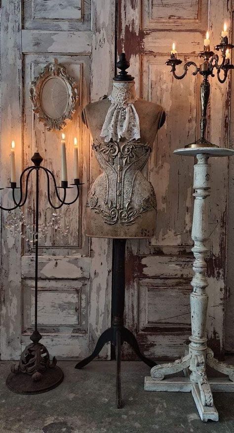 Mannequin Art Ideas, Diy Shabby Chic Decor, Dress Form Decor, Antique Dress Form, Shabby Chic Diy Projects, Diy Shabby Chic, Parisian Store, Shabby Chic Diy Crafts, Antique Booth Ideas