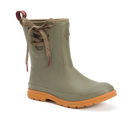 The Muck Originals Pull On Mid is on the shorter side of the spectrum but with enough weather protection to accommodate the average wearer's needs... Muck Boots For Women, Womens Muck Boots, Footwear For Men, Boot Companies, Muck Boots, Mid Boots, Pull On Boots, Safety Shoes, Waterproof Boots