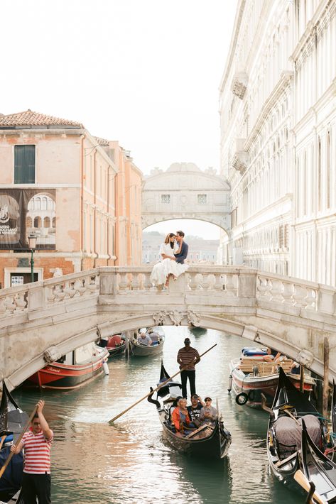 Venice Honeymoon, Venice Photoshoot Couple, Venice Photo Ideas Couples, Venice Pictures, Venice Beach Engagement Photos, Venice Italy Couple, Venice Photoshoot, Venice Elopement, Venice Couple Photography