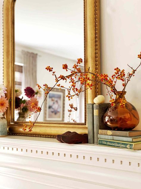 Simple Fall Mantle, Decorating A Mantel, Autumn Mantle, Old Window Panes, Fall Fireplace Decor, Fall Mantle Decor, Fall Fireplace, Halloween Mantel, Fall Mantle