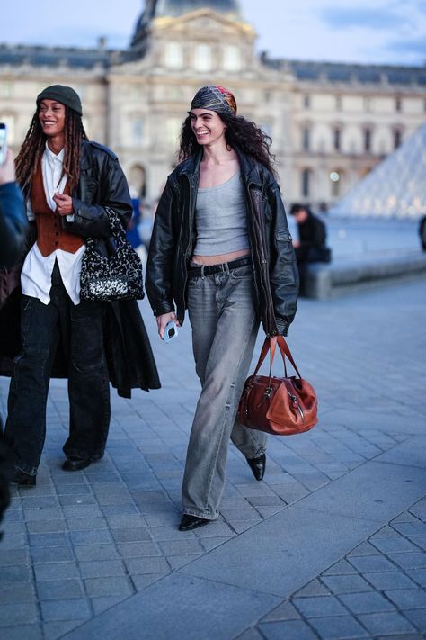 The Best Model-Off-Duty Style From the Spring 2025 Season
https://www.vogue.com/slideshow/the-best-model-off-duty-style-from-the-spring-2025-season#7 90s Model Street Style, Model Off Duty Style 90s, Off Duty Model, Models Off Duty Style, Model Off Duty, Timeless Outfits, 90s Model, Spring 2025, Model Street Style