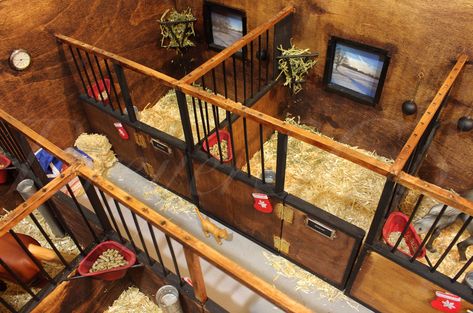 Upgraded the Kid's boarding barn today! Model Horse Stable, Diy Schleich Horse Barn, Schleich Horses Stable Diy, Shliech Horses, Diy Schleich Horse Stuff, Diy Horse Toys, Horse Stables Design, Schleich Horses Stable, Toy Horse Stable