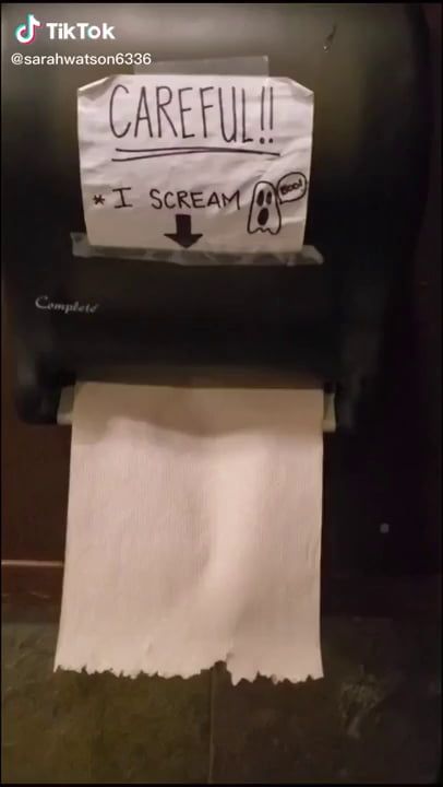 Screaming paper towel dispenser. - 9GAG Funny Youtube Videos, Try Not To Laugh Videos Hilarious, Funny Meems, I Scream, Funny Dude, Real Funny Jokes, Funny Vid, Really Funny Joke, Funny Videos Clean