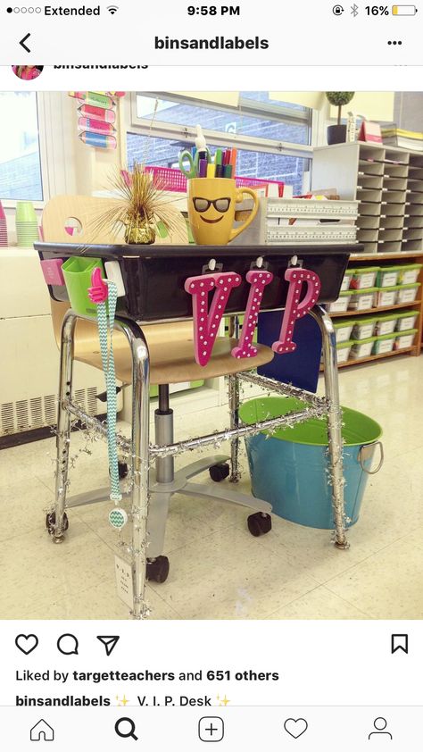 Star Student Desk Ideas, Star Of The Day Classroom Student, Classroom Vip Desk, Vip Desk In Classroom, Vip Table Classroom, Vip Student Desk, Student Teacher Desk, Vip Student, Smart Classroom