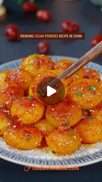 Potato Chinese Recipes, Chinese Stir Fry Potatoes, Asian Style Potatoes, Chinese Potatoes Recipe, Potato Fry Recipes Indian, Vegan Dutchess Potatoes, Vegan Potato Recipes, Fried Potatoes Recipe, Vegan Fries