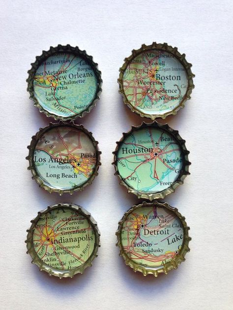 Joululahjat Diy, Bottle Cap Projects, Bottle Cap Magnets, Map Crafts, Cap Art, Bottle Cap Art, Beer Caps, Bottle Cap Crafts, בר מצווה