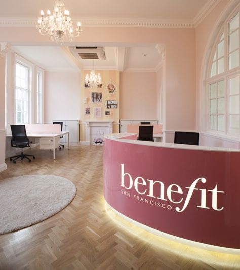 benefit's fresh and whimsical UK office Cosmetic Office Design, Dream Office Luxury, Reception Desk Office, Future Office, Lobby Interior Design, Office Tour, Boss Office, Life Vision, Ideal Life