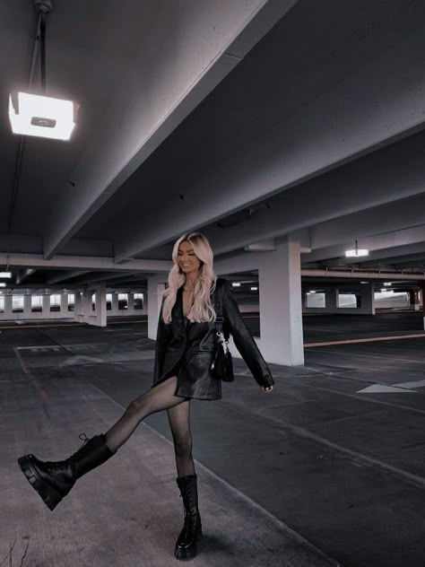 Parking Garage Pictures Instagram, Carpark Photoshoot, Parking Garage Photoshoot, Garage Photoshoot, Rooftop Photoshoot, Looks Pinterest, Casino Outfit, Glam Photoshoot, Photography Posing Guide