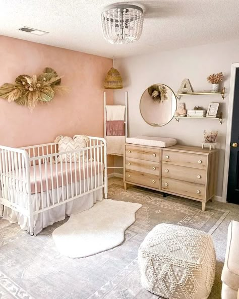 #babygirlroom #nurseryroom #babyroom Rustic Nursery Room Ideas, Baby Girl Nursery Boho, Organization Nursery, Boho Baby Girl Nursery, Girly Nursery, Boho Baby Room, Baby Room Organization, Baby Room Themes, Nursery Room Design