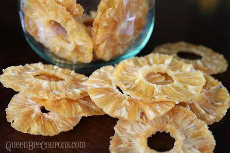 How to dehydrate pineapple | QueenBeeCoupons.com #dryfruit #dehydrate #pineapple Dehydrator Recipes Fruit, Dehydrate Pineapple, Food Dehydration, Dehydrated Vegetables, Dried Pineapple, Dehydrated Fruit, Dehydrated Food, Homestead Survival, Dehydrator Recipes