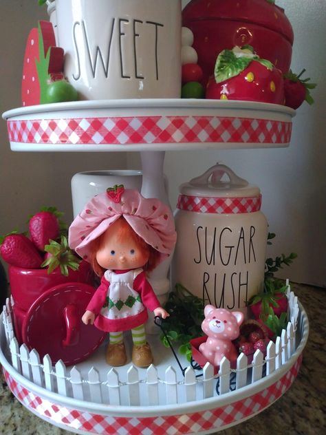 Vintage Strawberry Shortcake Party Ideas, Strawberry Shortcake Kitchen, Decorating With Strawberries, Strawberry Shortcake Decor, Strawberry Craft, Strawberry Kitchen Decor, Strawberry Heaven, Diy Tray Decor, Kitchen Counter Design