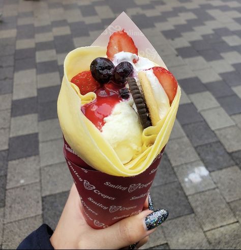 [I ate] Japanese style crepe in Tokyo #food #foods Japanese Crepes Aesthetic, Crepe Aesthetic, Crepes Aesthetic, Tokyo Food, Crepe Recipe, Japanese Crepe, Japanese Crepes, Crepe Recipes, Dessert Pictures