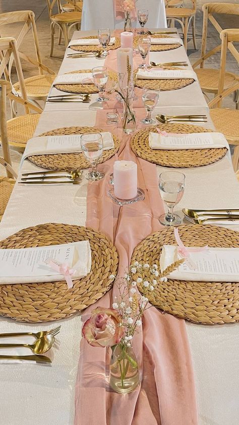 A minimalistic setting with a blush wedding theme. Light rosy tone roses interpreted for elegance and joy alongside white drapes and gold cutlery. The soft pink pastel brings out the captivating fairy tale moment on your wedding day. Pastel Pink And White Wedding Theme, Blush Table Setting, Round Woven Placemats, Blush Wedding Theme, Boda Ideas, Pink And White Weddings, Light Pink Wedding, Dinner Party Decorations, White Wedding Theme