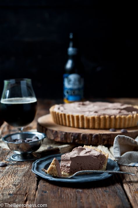 Chocolate Porter Mousse Tart with Potato Chip Crust. POTATO CHIP CRUST!! #chocolate #beer #recipe    You already know the kind of tricks I play over here. Baking With Beer, Mousse Tart, Chocolate Covered Potato Chips, Chocolate Beer, Tart Crust, Bacon Dip, Cooking With Beer, Potato Chip, Beer Recipes