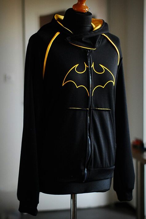 Cassie Cain Batgirl hoodie Bat Jacket, Batman Gear, Batman Fashion, Batman Jacket, Batman Clothes, Bat Hoodie, Batman Things, Batman Hoodie, Batman Love