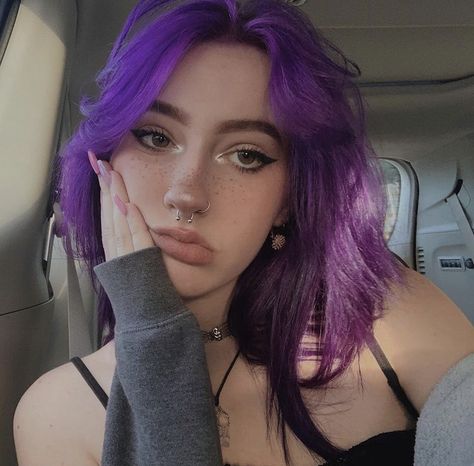 Best Colors To Dye Brown Hair, Grunge Hair Dye Ideas Purple, Purple Dyed Hair Short, Purple Dyed Hair Ideas, Lavender Hair With Bangs, Purple Hair Aesthetic Grunge, Short Purple Hair With Bangs, Purple Alt Hair, Purple Hair Face Claim