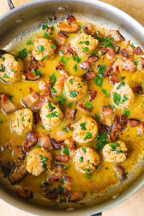 Seared Scallops with Bacon in Lemon Butter Sauce Bejing Beef, Shrimp And Potatoes, Scallops With Bacon, Beef Pares, Bacon Scallops, Szechuan Beef, Whole30 Beef, Goulash Recipe, Beef Goulash