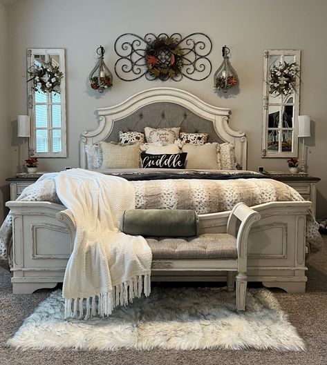 Classy Bedroom Ideas For Couples, Classy Bedroom Ideas, Paris Room Decor, French Country Decorating Bedroom, Cozy Farmhouse Bedroom, Bedroom Ideas For Couples, Beautiful Bedroom Decor, Decorating Bedroom, French Country Bedrooms