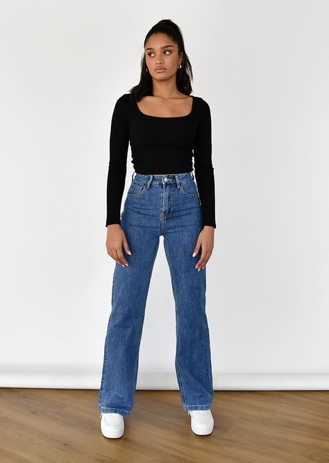 Dark Wash Ripped Jeans Outfits, Dark Jeans Outfit Ideas, Straight Fit Jeans Outfit Ideas, Dark Blue Straight Leg Jeans Outfit, Dark Denim Wide Leg Jeans, Straight Leg Blue Jeans Outfit, Dark Mom Jeans Outfit, Dark Straight Jeans Outfit, Dark Wash Straight Leg Jeans Outfit