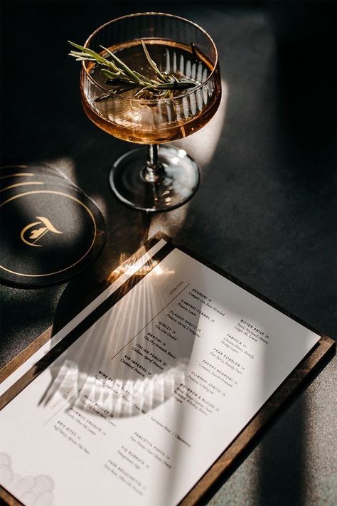 Drink Menu Photography, Bartender Pictures, Drink Presentation Ideas, Aesthetic Food Restaurant, Bar Social Media Posts, Bar Photoshoot Ideas, Modern Food Photography, Lounge Branding, Upscale Bar