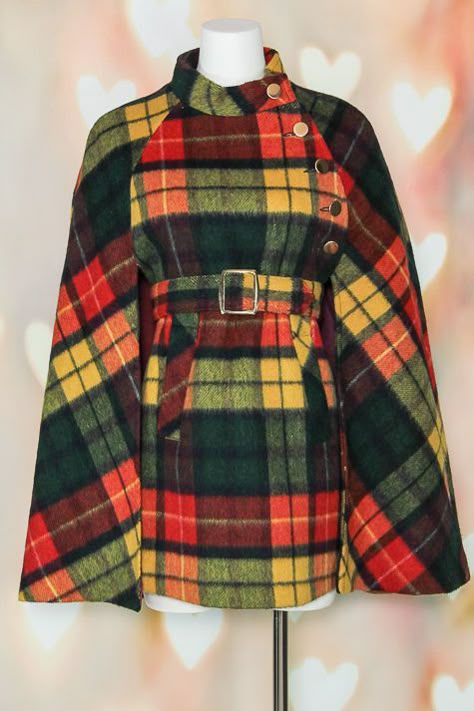 Red And Green Outfit, Tartan Fashion, Cape Pattern, Women's Winter Coats, Poncho Coat, Vintage Cape, 60s Mod, Machine Sewing, Red Tartan