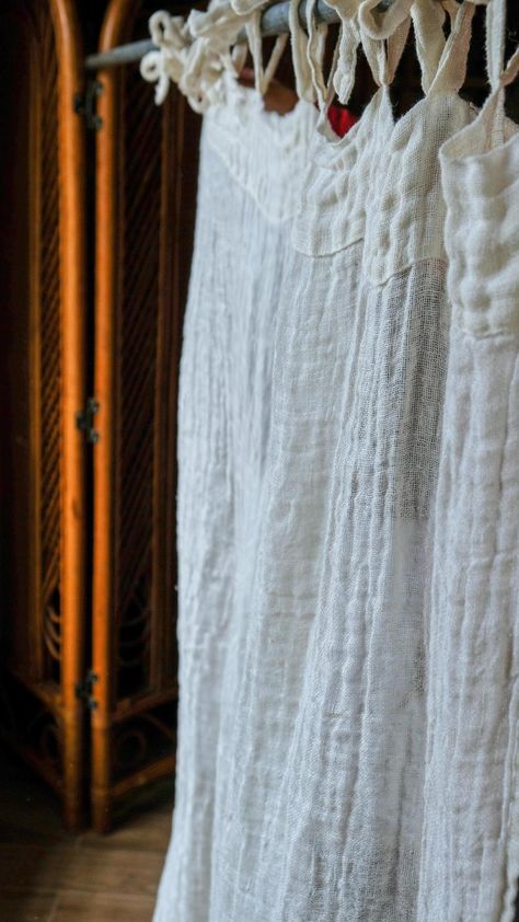 Gauze Curtains, Frock Photos, Tie Top Curtains, Rideaux Boho, White Linen Blouse, Sheer Linen Curtains, Linen Curtain Panels, Living Room Door, Linen Gauze