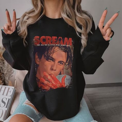 One of my all time favorite halloween movies! Everyone needs a scream movie sweater in their closet 👻 Ghostface is a classic and we love halloween get you a new spooky sweatshirt today #halloween #halloweencostume #halloweenmakeup #fall #fallfashion #falldecor #halloweenideas #spooky #amazon #amazonmusthaves #amazonfba Scream Billy Loomis, Scary Movie Shirts, Billy Loomis, Horror Movie T Shirts, Scream Movie, 90s Sweatshirt, Scary Movie, Trendy Halloween, Movie Shirts