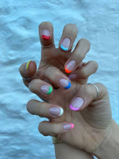 Spring Break Gel Nails Short, Easy Nail Inspo Summer, Short Spring Break Nails, Summer Nail Designs Short Nails, Dip Designs For Nails, Summer Nails Natural Nail, Simple Designs For Nails, Summer Camp Nails, Nail Ideas For Short Nails Easy