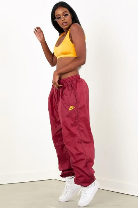 Vintage Nike Burgundy Track Pants | Follow if you like what you see ;)  ~ @harmony0406 Look Hip Hop, Pakaian Hipster, Looks Hip Hop, 90s Inspired Outfits, Fest Outfits, Instagram Baddie, 90s Fashion Outfits, 90s Outfit, 2000s Fashion Outfits