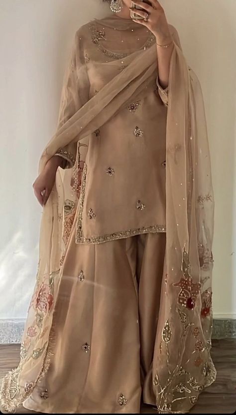 Pakistani Clothing Brands, Pakistani Gharara Designs Party Wear, Long Shirt With Plazo Wedding Dress, Pakistani Guest Wedding Outfits, Beige Indian Outfit, Sanchak Dresses, Dholki Outfit, Pakistani Suit Design, Eid Outfits Pakistani