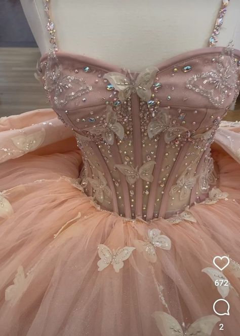 Butterfly Quince Dress, Pink Quince Theme, Rose Gold Quince, Rose Gold Quinceanera, Xv Dresses, Quince Themes, Quinceanera Pink, Quinceanera Dresses Gold, Quinceanera Themes Dresses