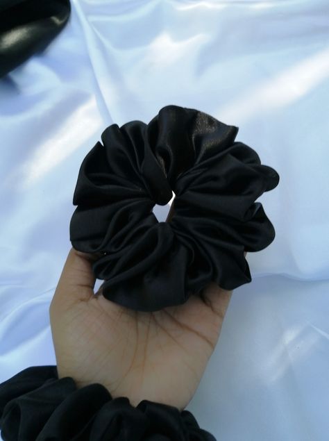 Hair Ties Aesthetic, Ties Aesthetic, Black Hair Ties, Scrunchies Aesthetic, Diy Hair Scrunchies, Car Essentials, Bag Essentials, Hair Scrunchies, Diy Hair